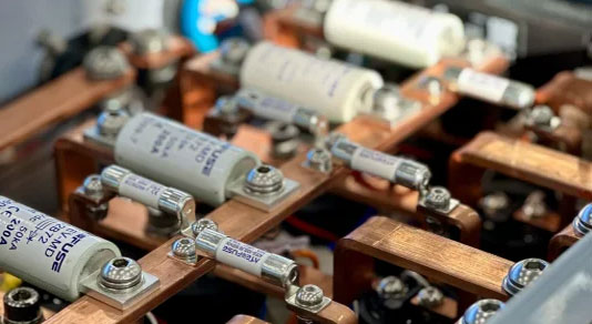 The Ultimate Guide to Selecting Energy Storage Fuses for Power Distribution Units (PDUs)